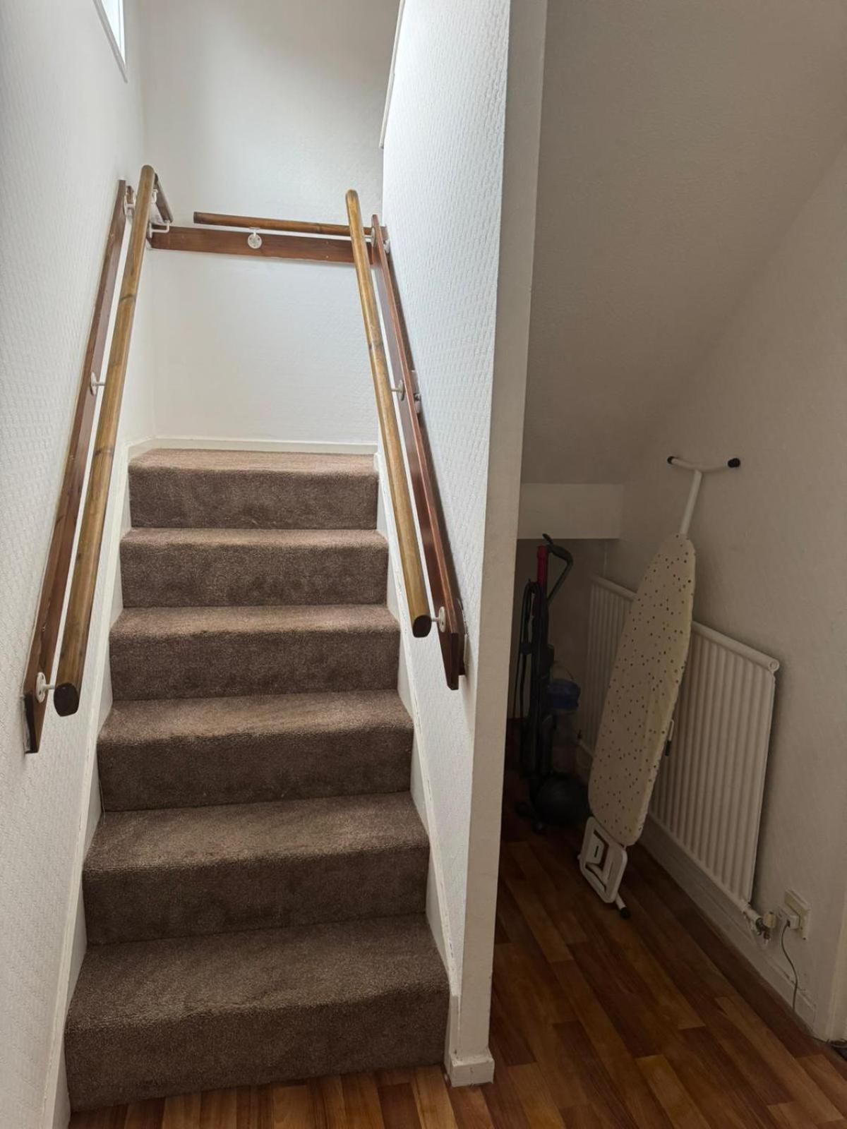 Large 2 Bedroom House Wombridge Ngoại thất bức ảnh