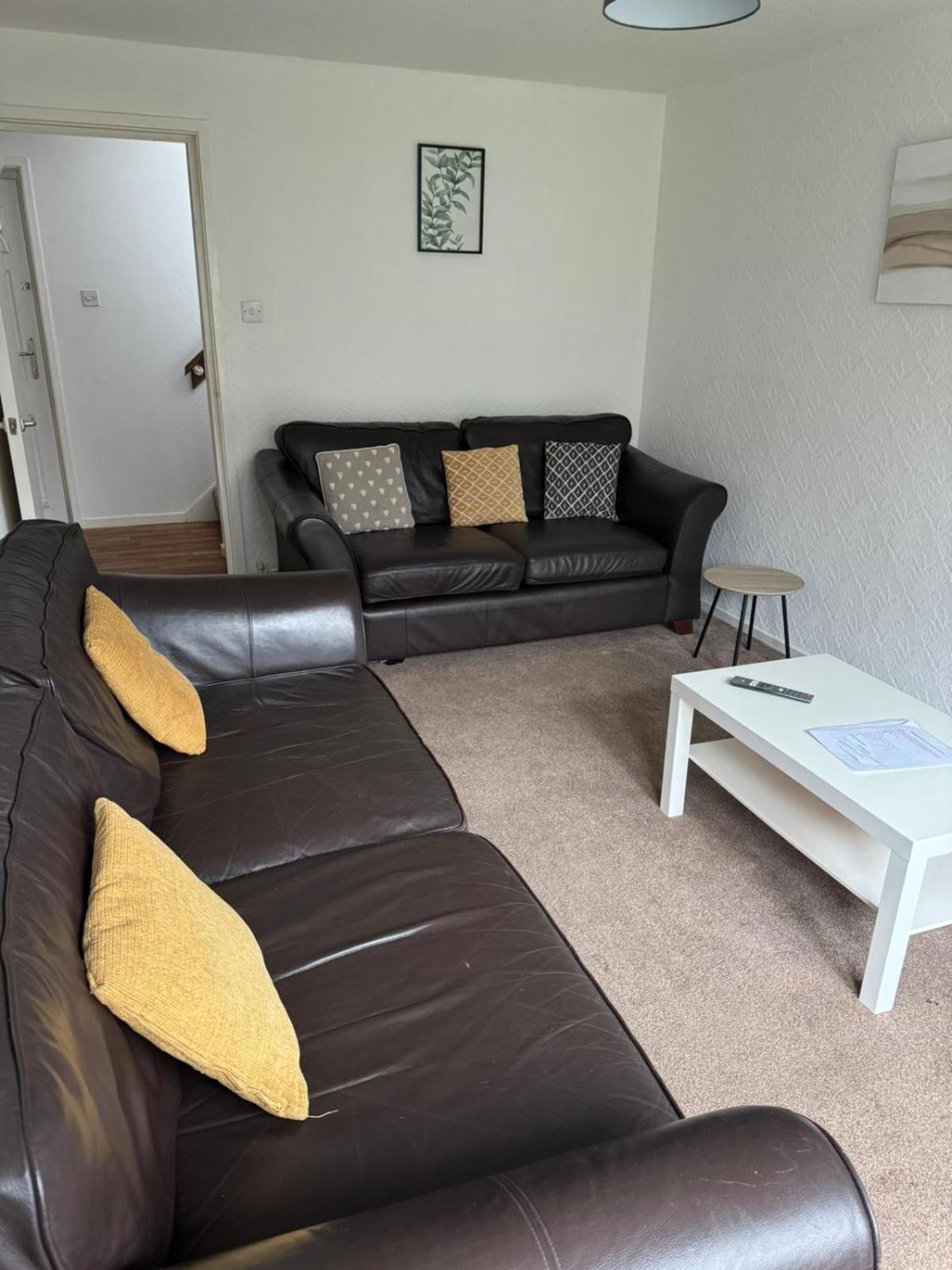 Large 2 Bedroom House Wombridge Ngoại thất bức ảnh
