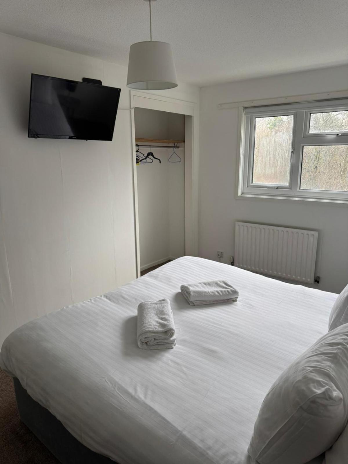 Large 2 Bedroom House Wombridge Ngoại thất bức ảnh