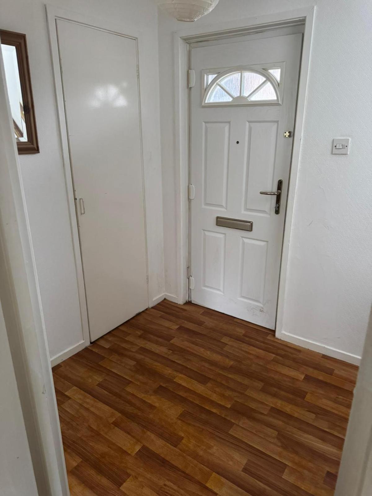 Large 2 Bedroom House Wombridge Ngoại thất bức ảnh