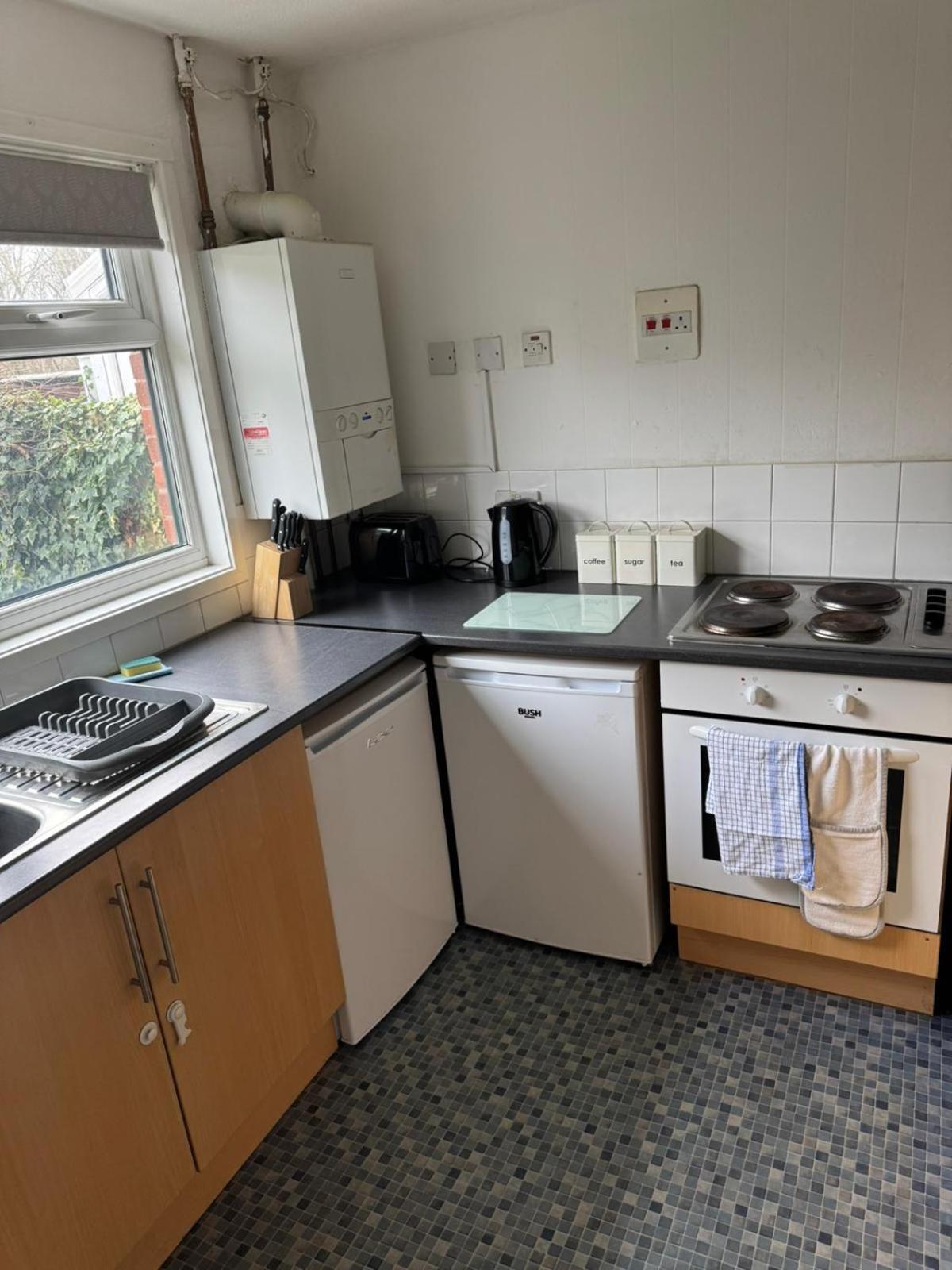 Large 2 Bedroom House Wombridge Ngoại thất bức ảnh